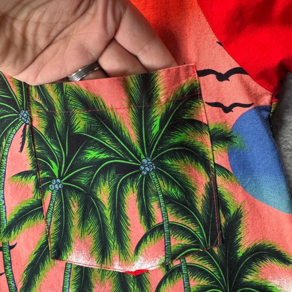 Island Expressions Hawaiian Camp Shirt Mens L Red You Betta Belize It Tropical - Picture 5 of 7